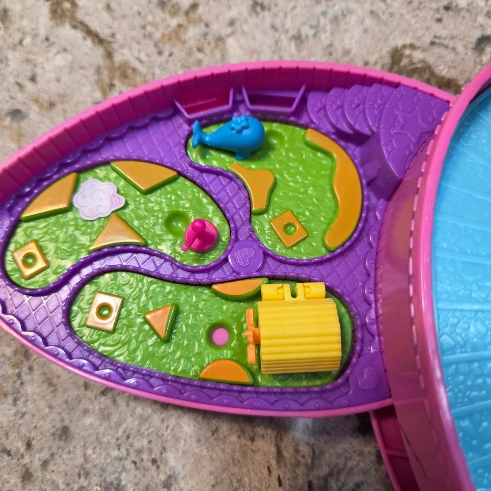 Polly Pocket Tiny is Mighty Theme Park Backpack Heart Playset Pink GKL60 Mattel